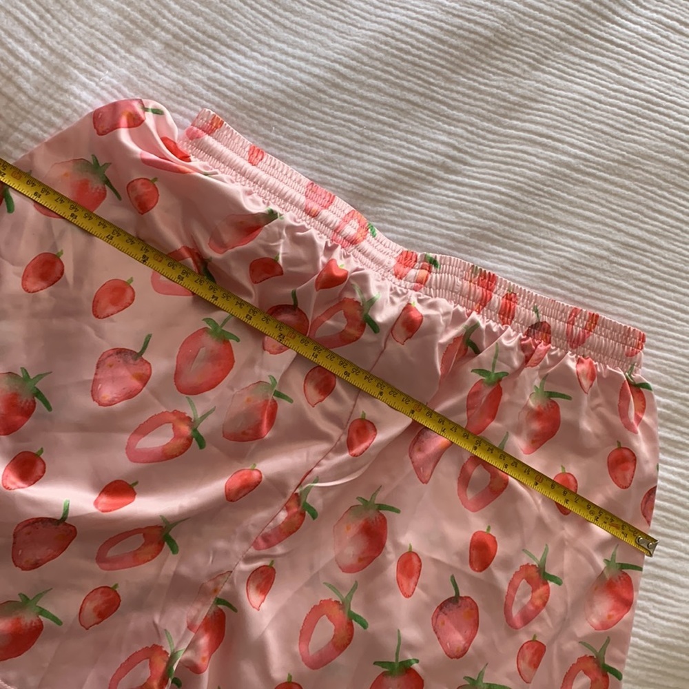 X Dessie Jackson Painted Strawberries Bowling Shirt - Picture 10 of 12